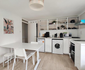 Near station modern 2 bedroom flat in Cambridge
